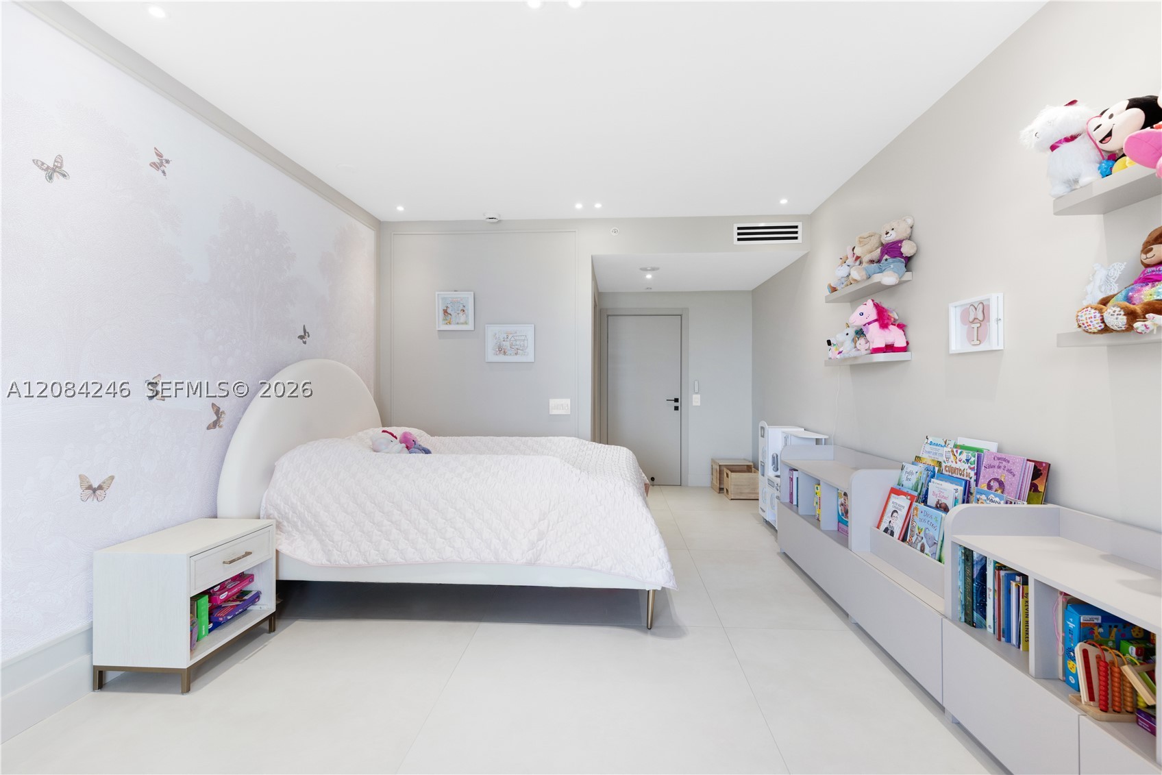 21050 Point Pl #902, Aventura FL 33180