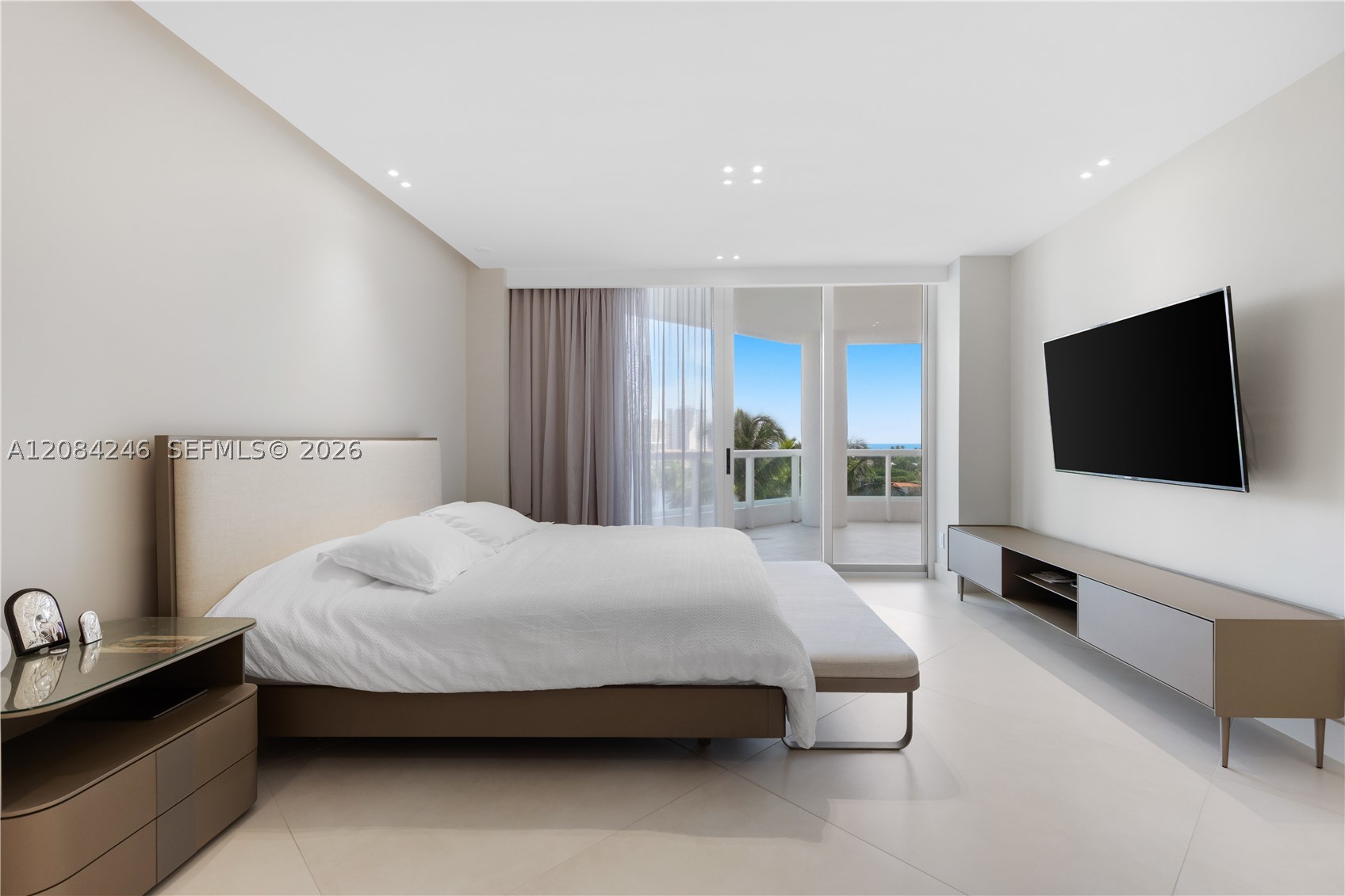 21050 Point Pl #902, Aventura FL 33180