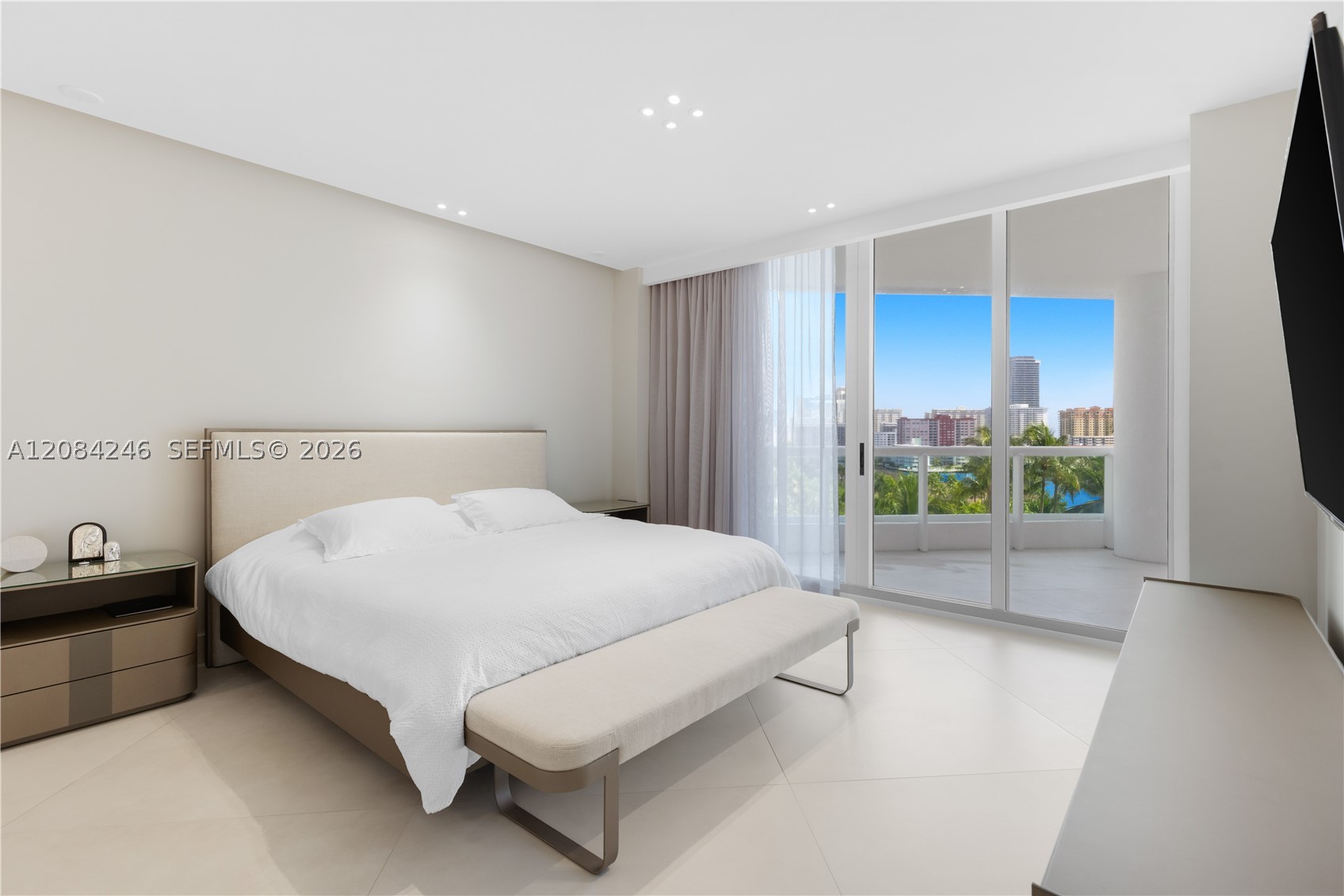 21050 Point Pl #902, Aventura FL 33180
