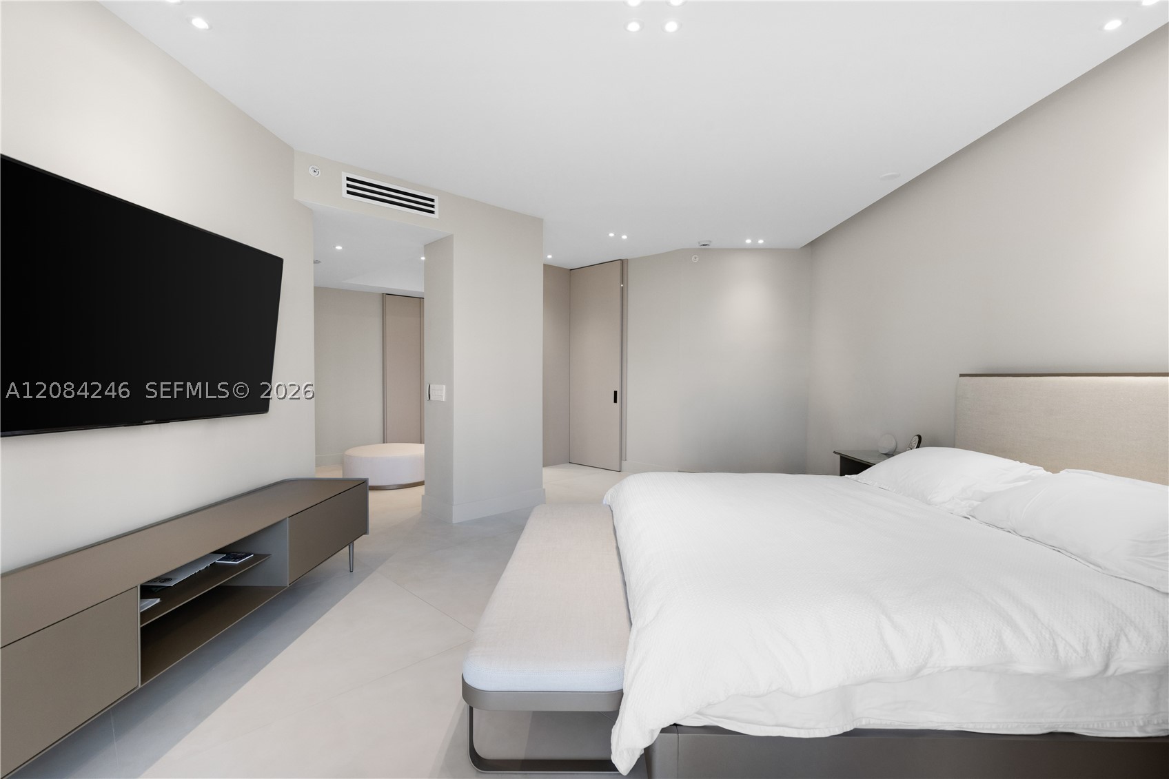 21050 Point Pl #902, Aventura FL 33180