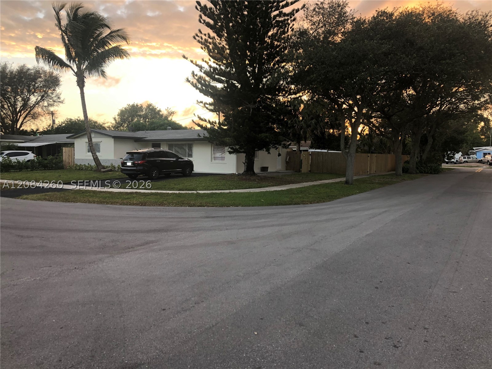 5001 SW 94th Way, Cooper City FL 33328