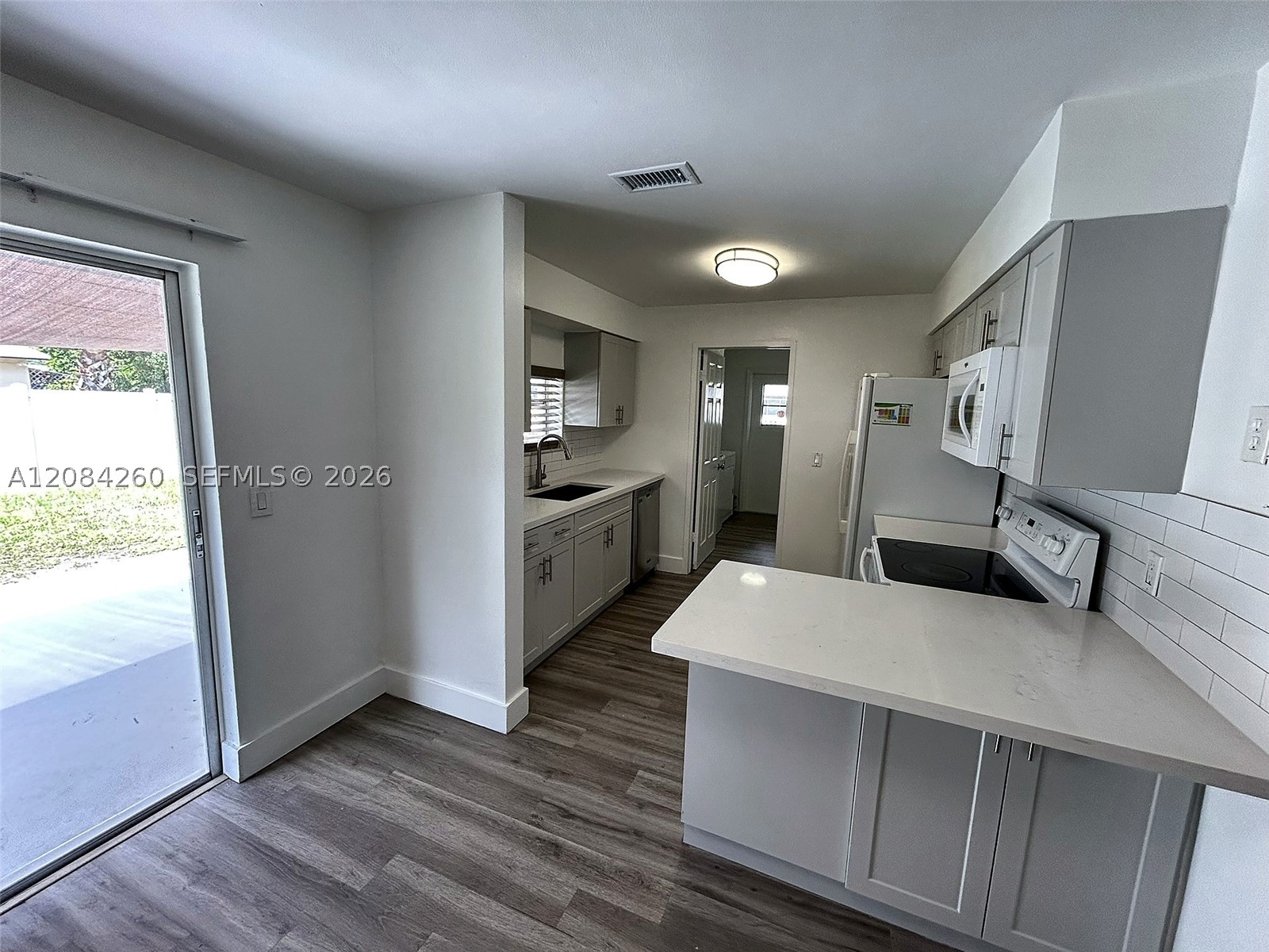 5001 SW 94th Way, Cooper City FL 33328