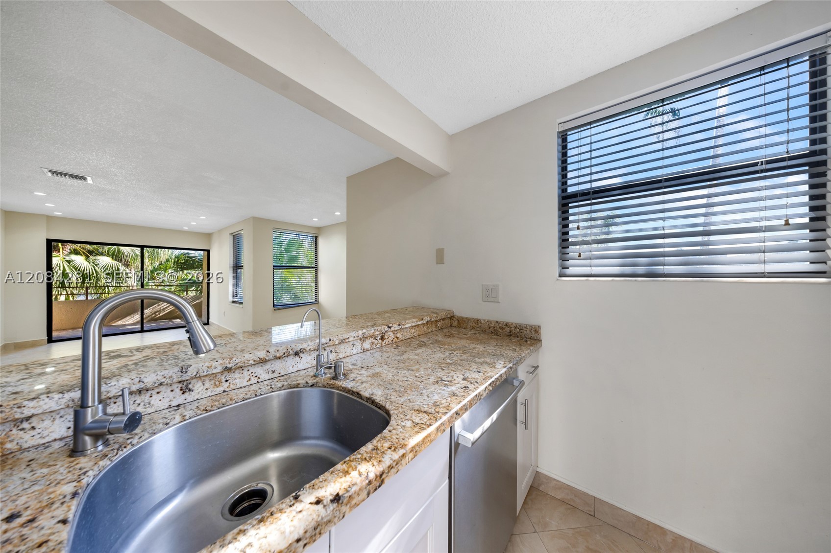 230 Canal St #202, Miami Springs FL 33166