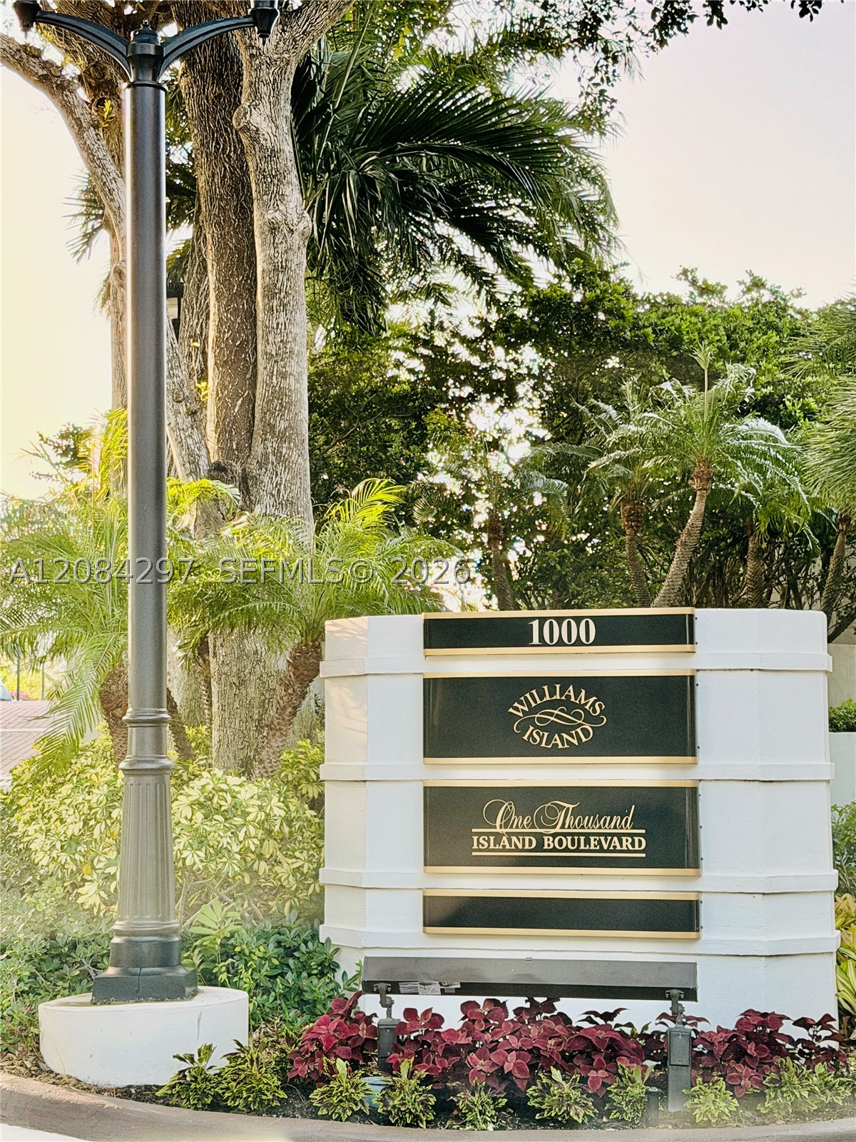 1000 W Island Blvd #1911, Aventura FL 33160