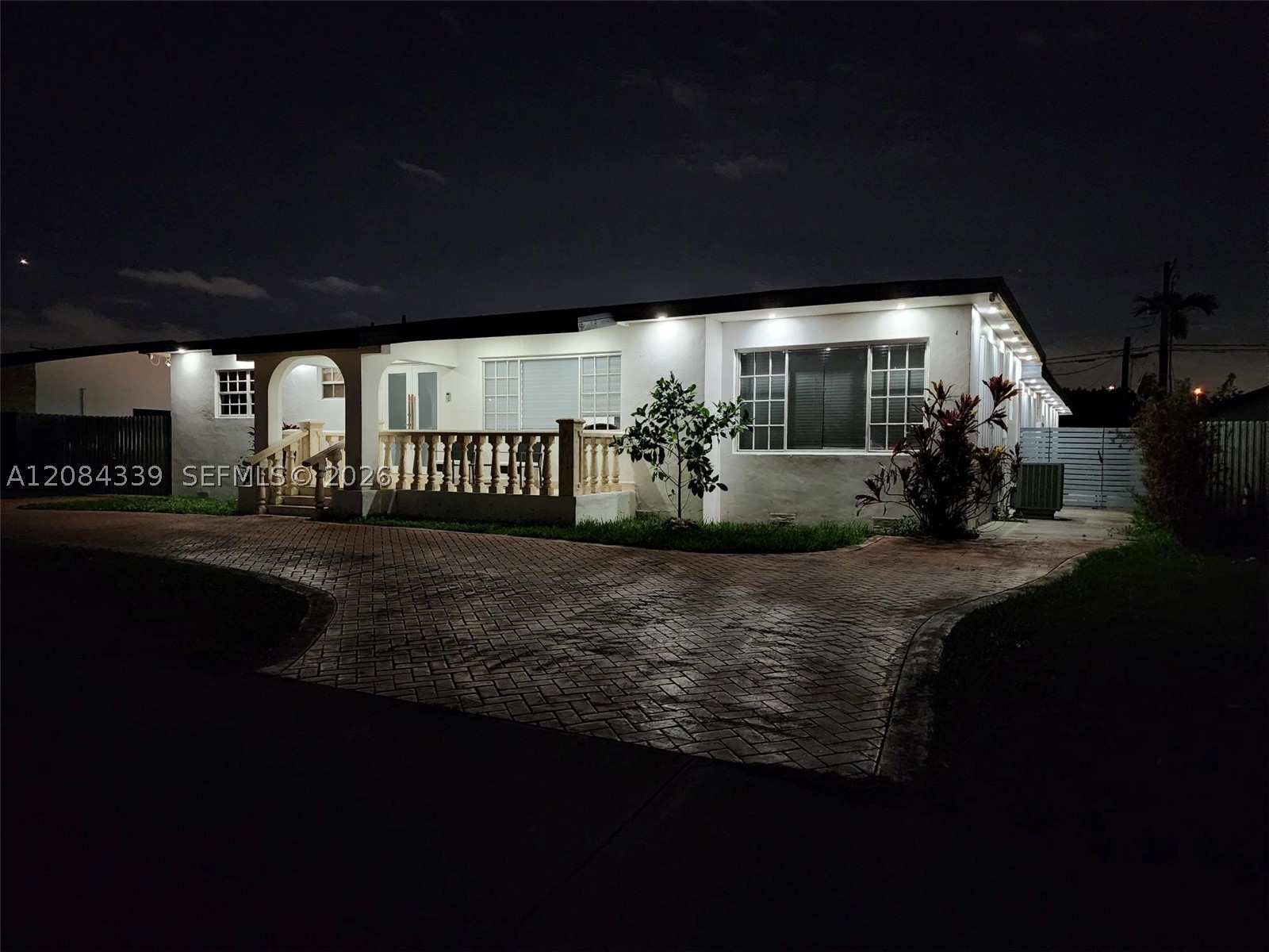 8240 SW 38th St, Miami FL 33155