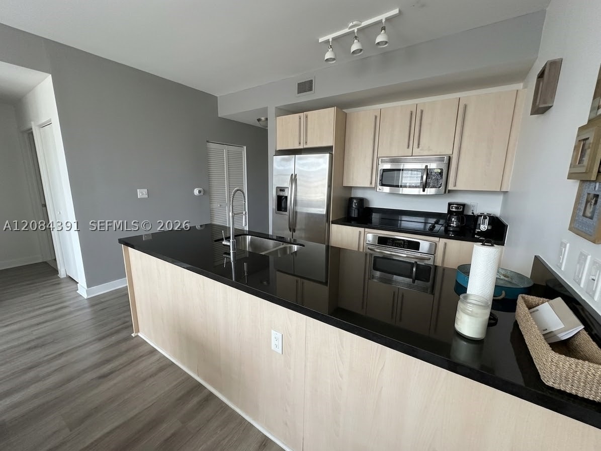 79 SW 12th St #2410-S, Miami FL 33130