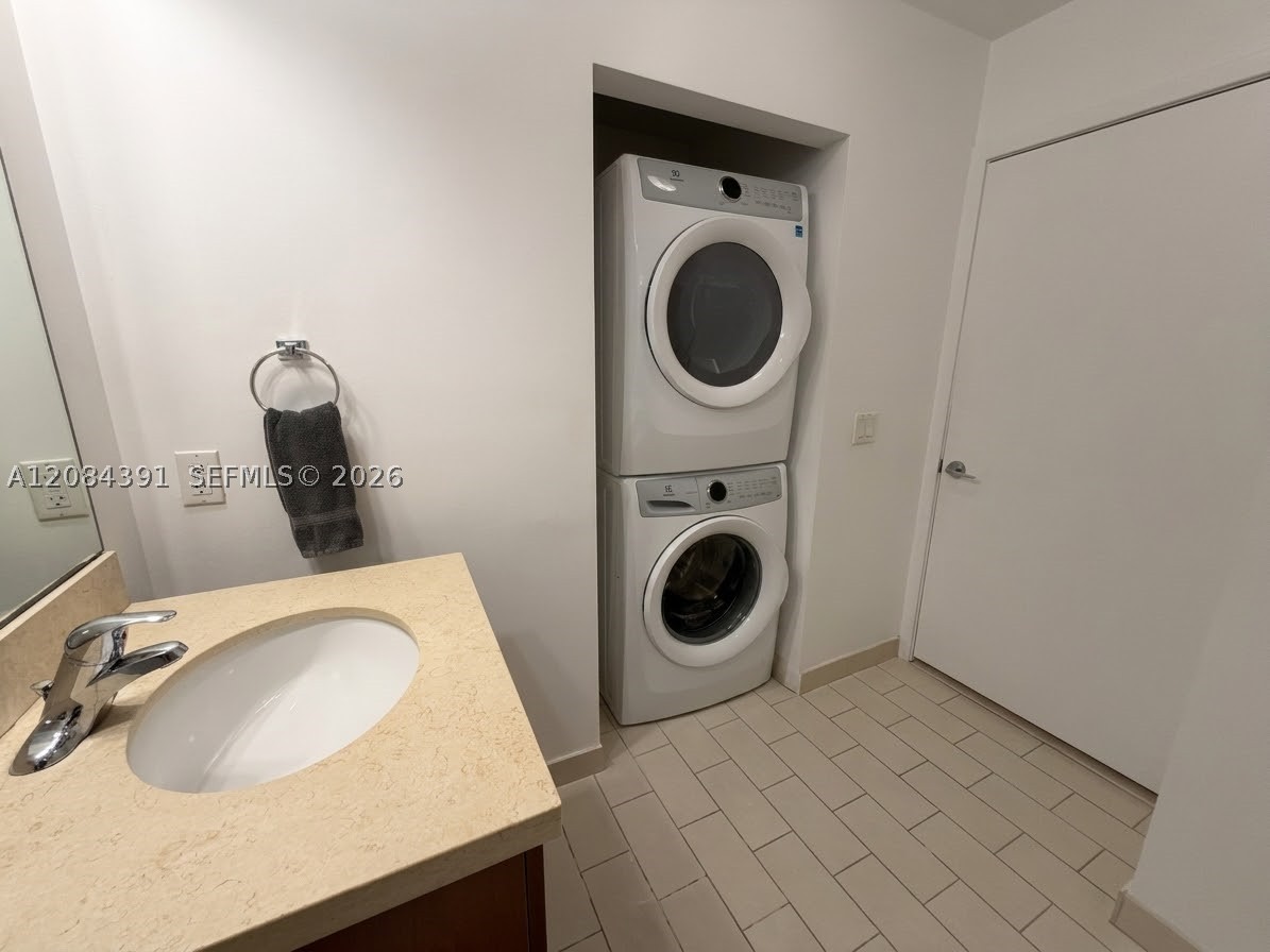 79 SW 12th St #2410-S, Miami FL 33130