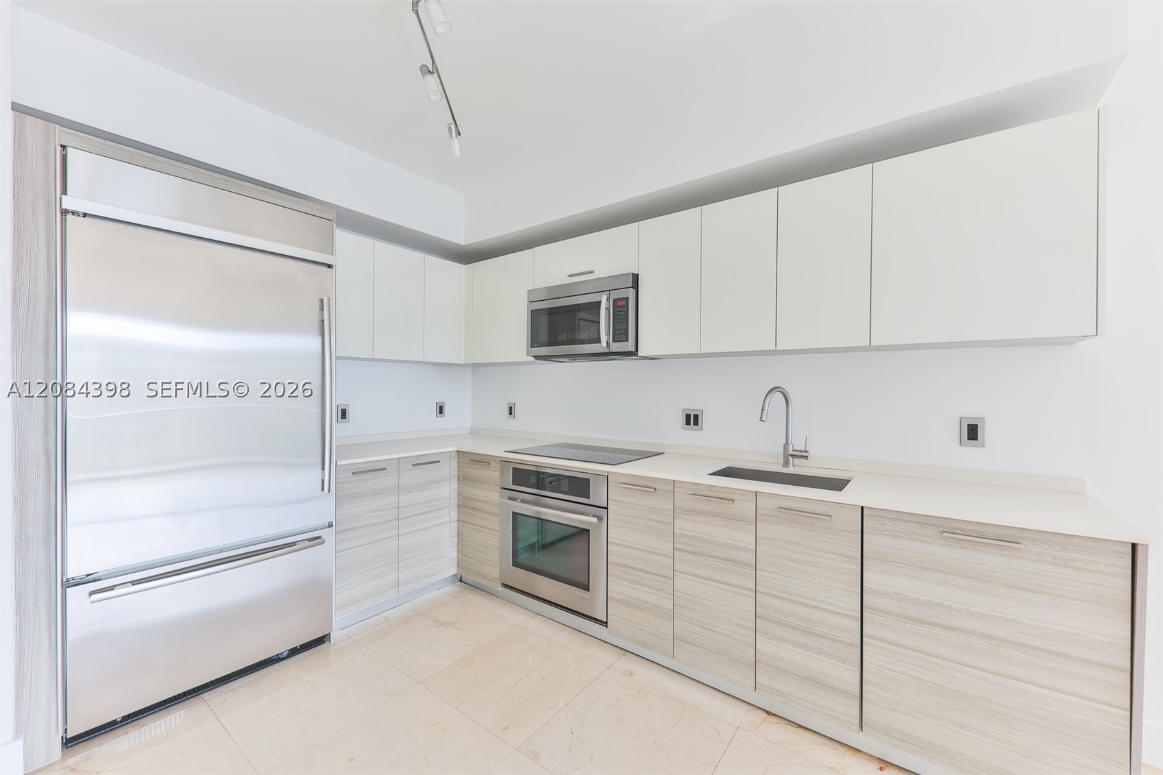 1300 Brickell Bay Dr #1206, Miami FL 33131