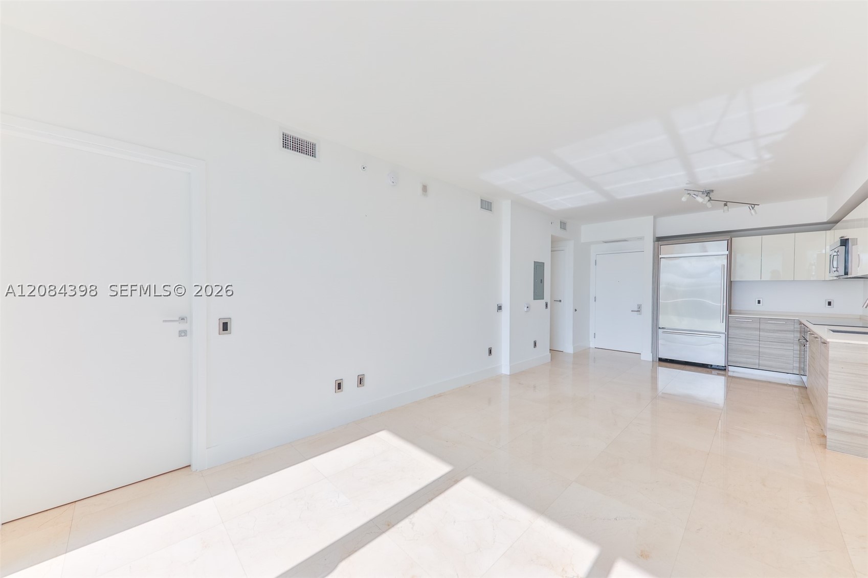 1300 Brickell Bay Dr #1206, Miami FL 33131