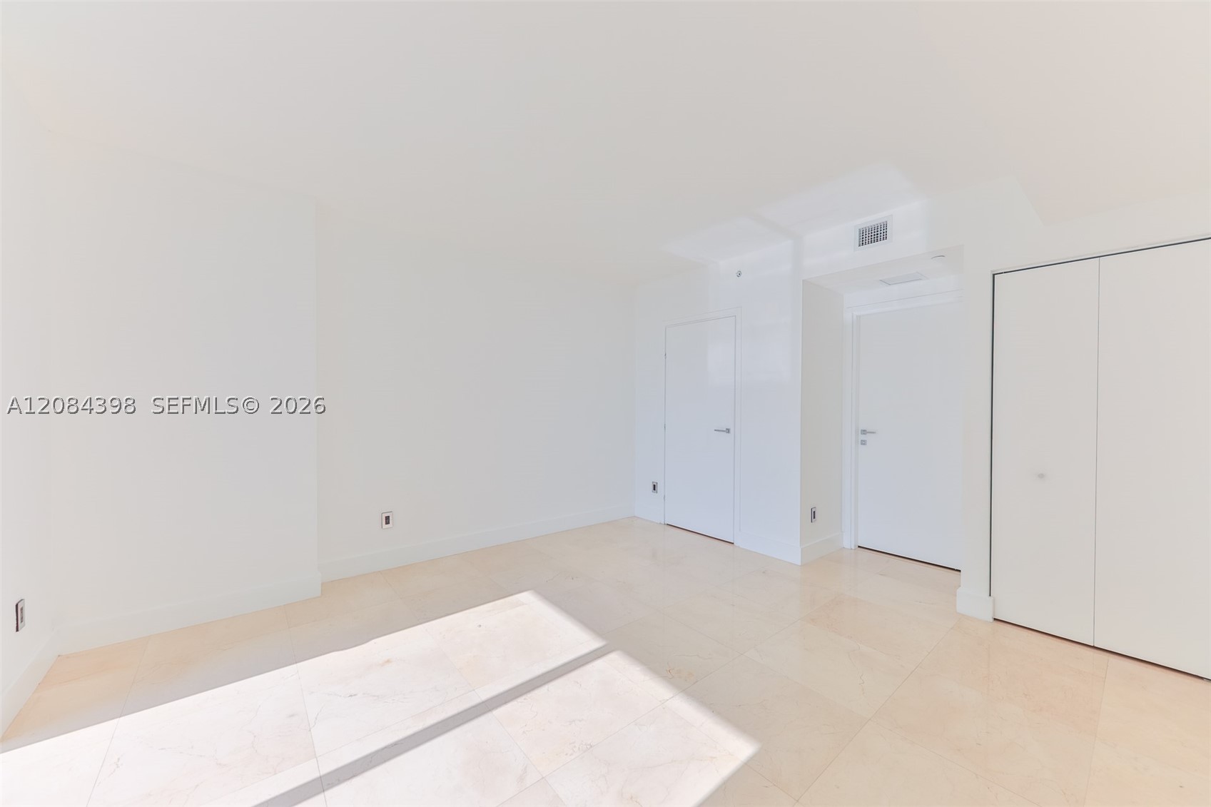 1300 Brickell Bay Dr #1206, Miami FL 33131