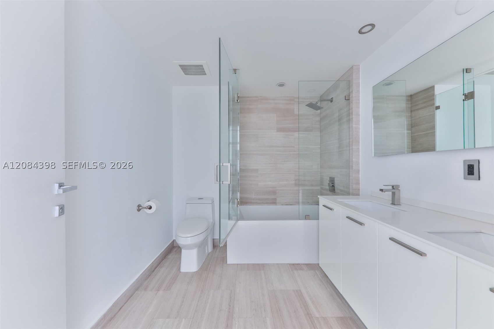 1300 Brickell Bay Dr #1206, Miami FL 33131