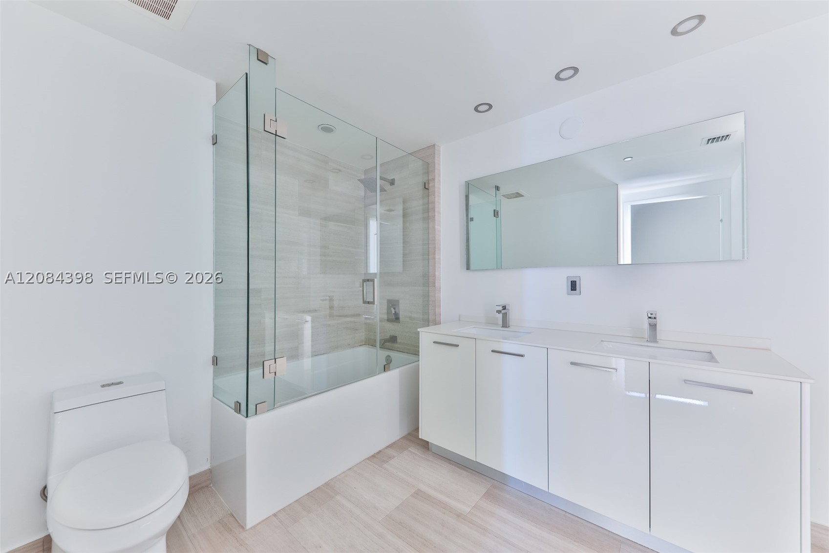 1300 Brickell Bay Dr #1206, Miami FL 33131
