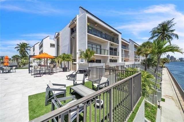4000 NE 168th St #PH1A, North Miami Beach FL 33160