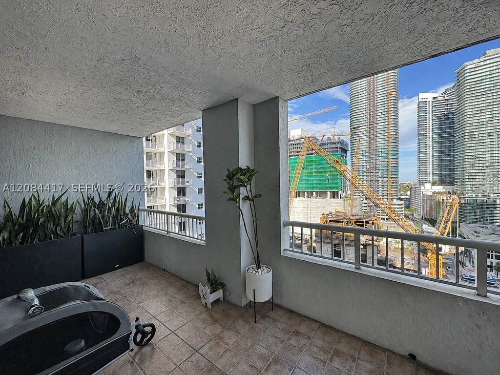 170 SE 14th St #2007, Miami FL 33131