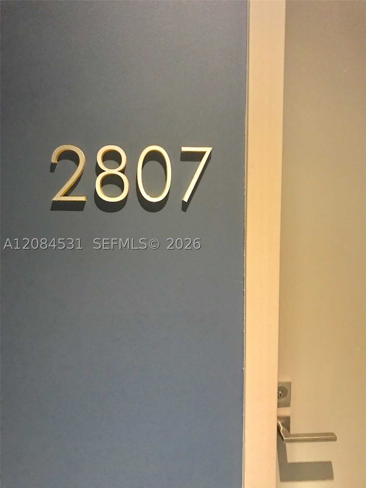 55 SW 9th St #2807, Miami FL 33130