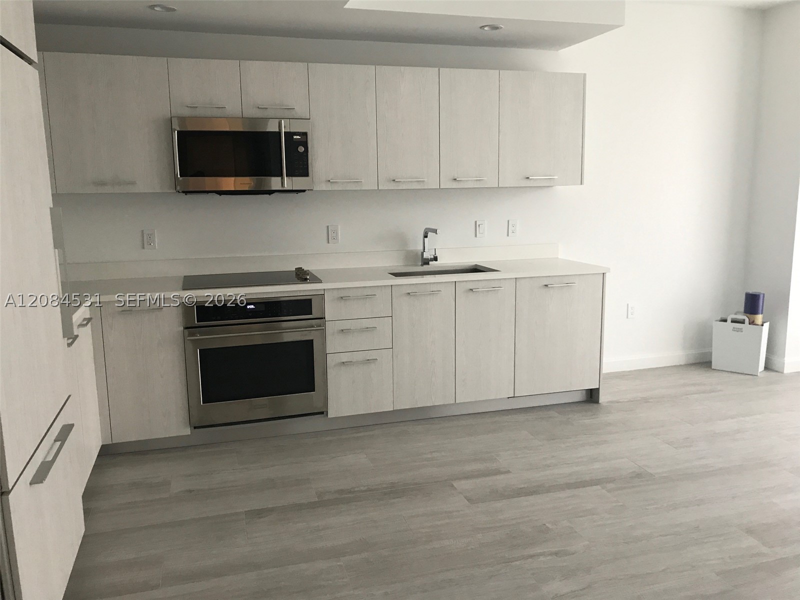 55 SW 9th St #2807, Miami FL 33130