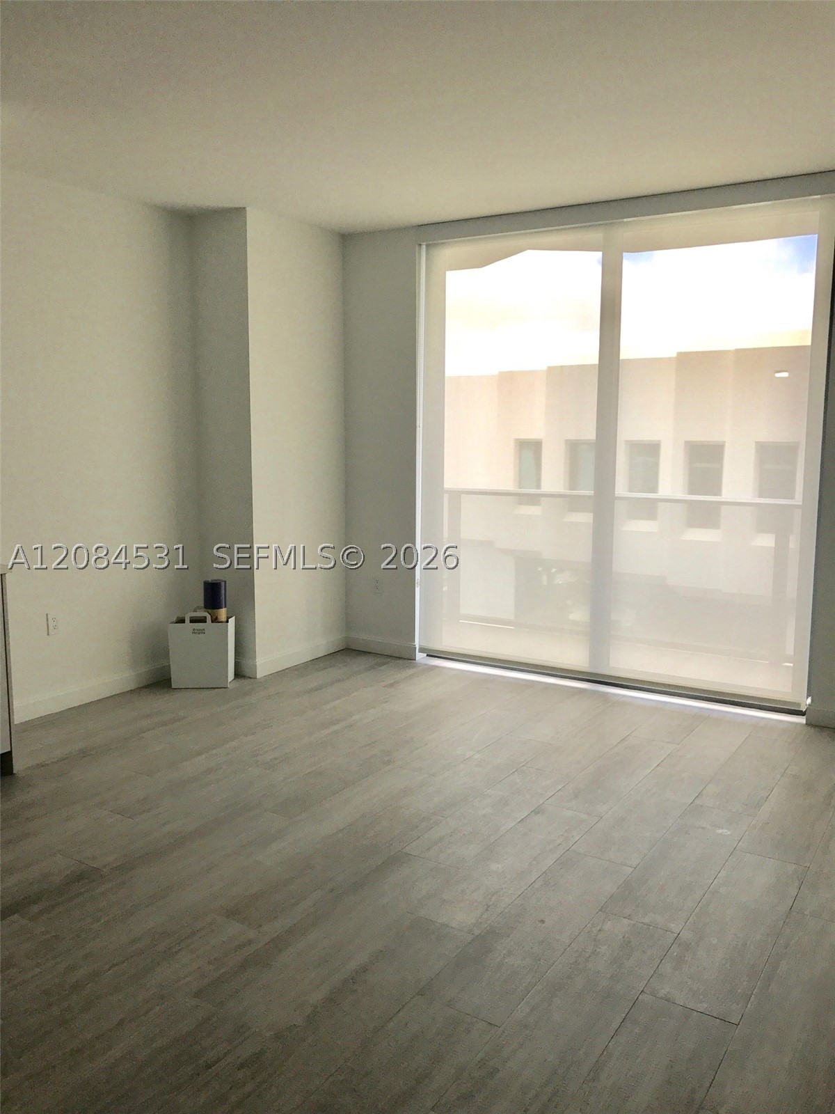 55 SW 9th St #2807, Miami FL 33130
