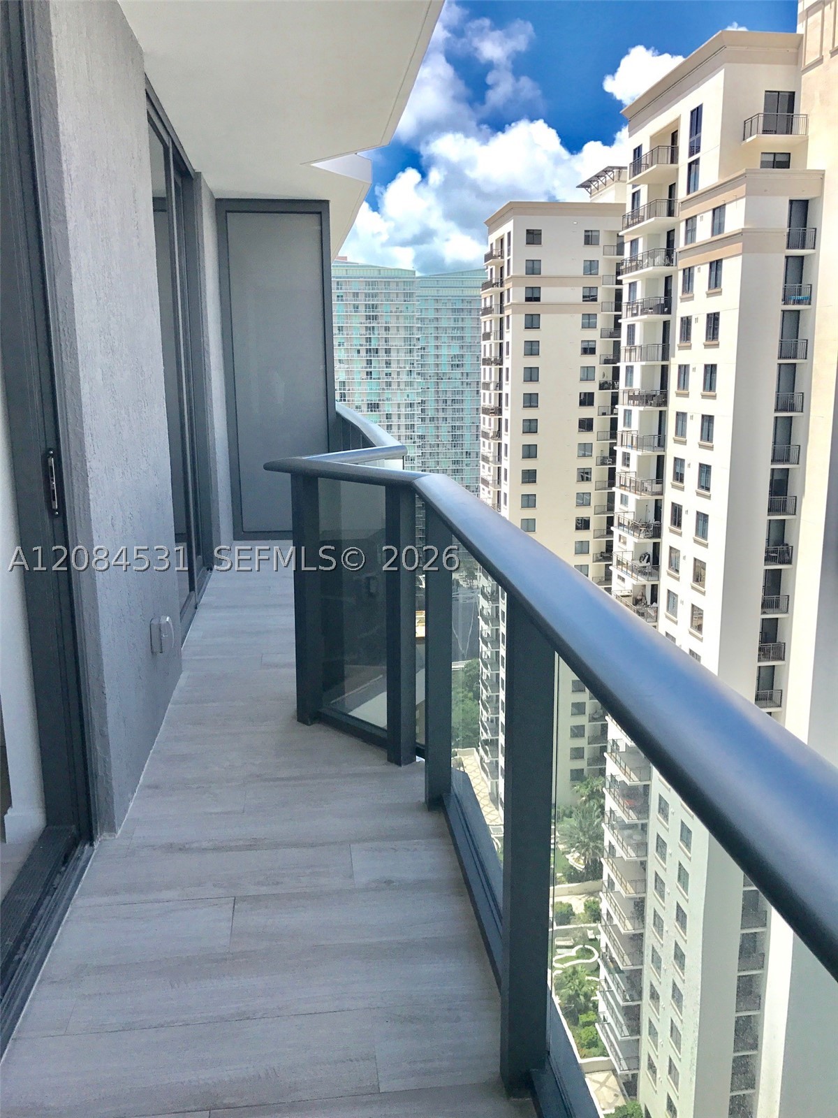 55 SW 9th St #2807, Miami FL 33130
