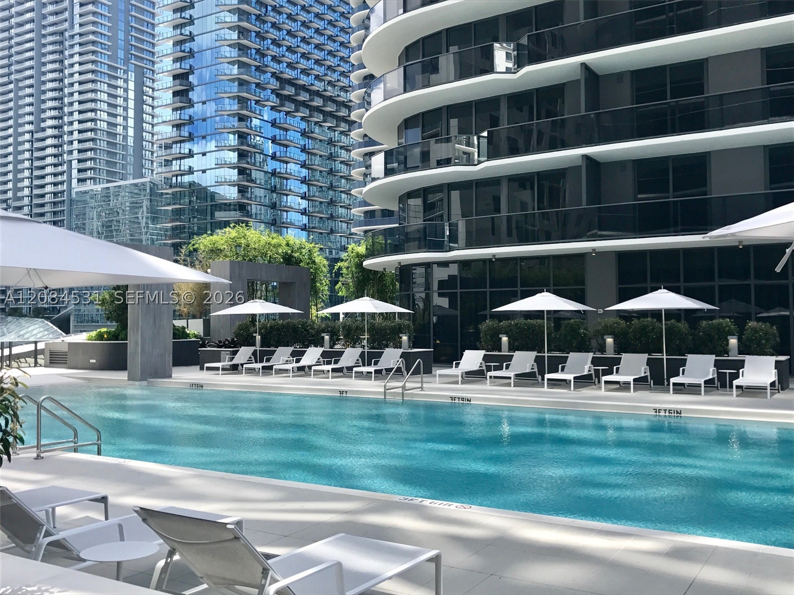 55 SW 9th St #2807, Miami FL 33130