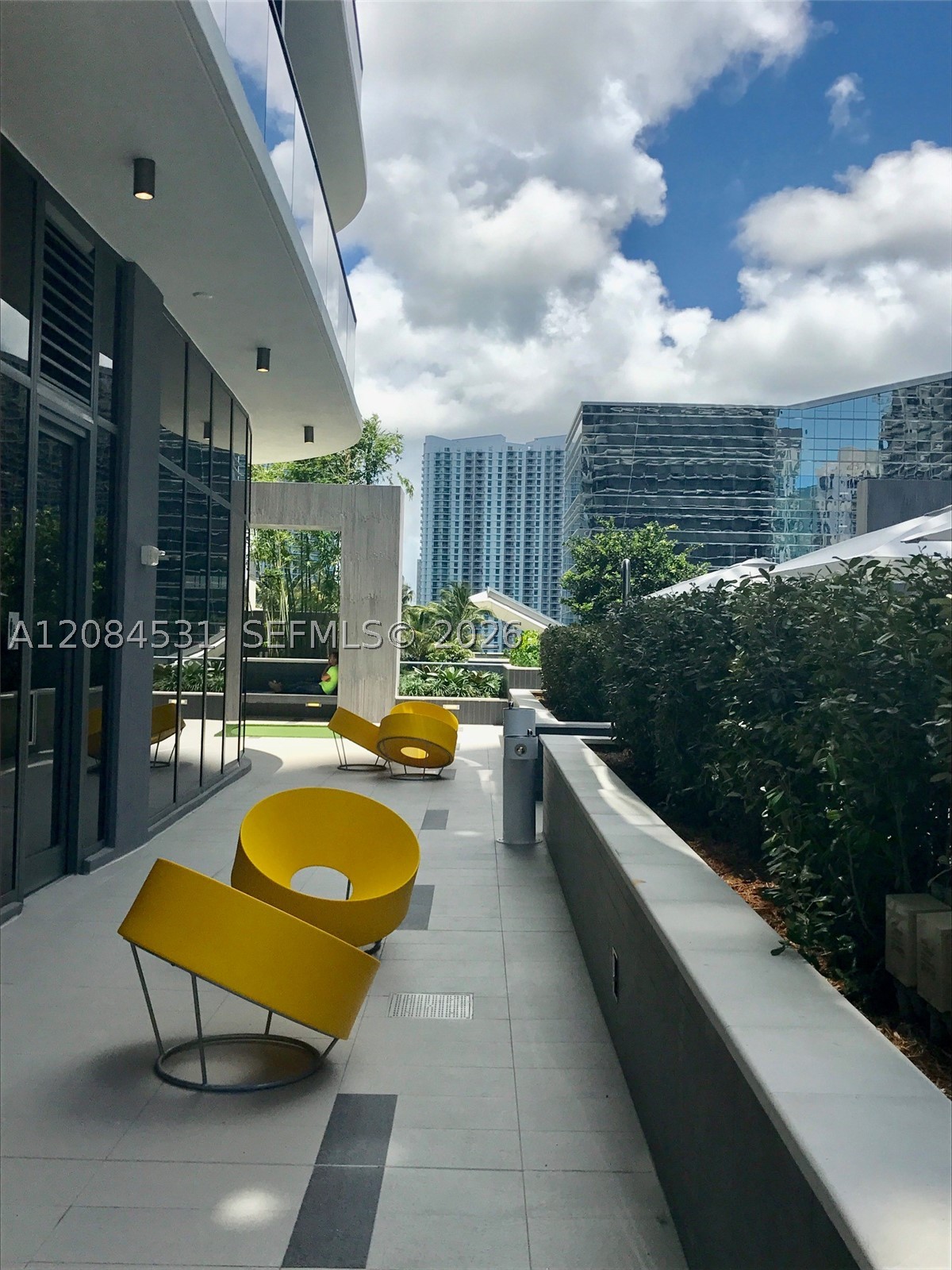 55 SW 9th St #2807, Miami FL 33130