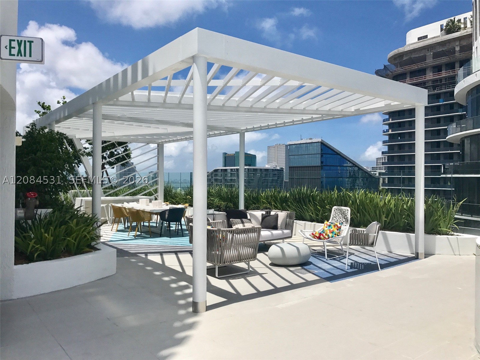 55 SW 9th St #2807, Miami FL 33130