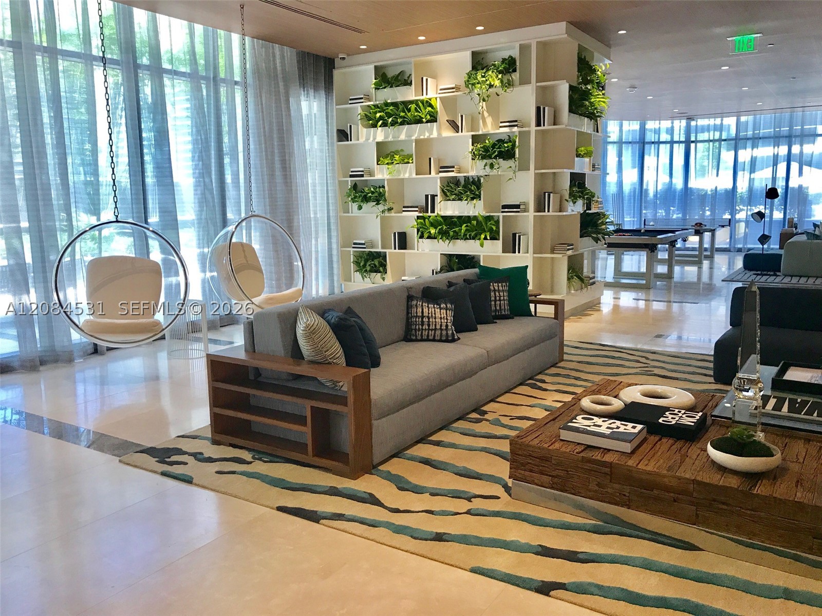 55 SW 9th St #2807, Miami FL 33130