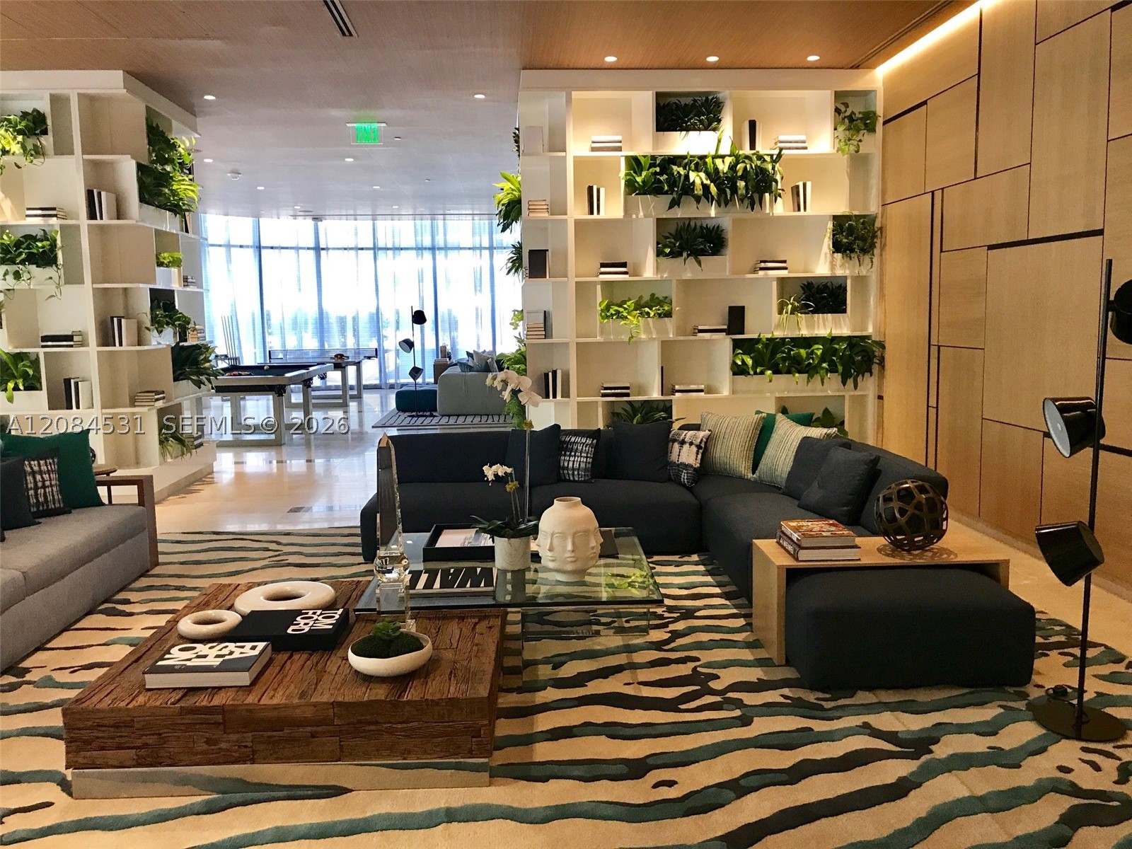55 SW 9th St #2807, Miami FL 33130
