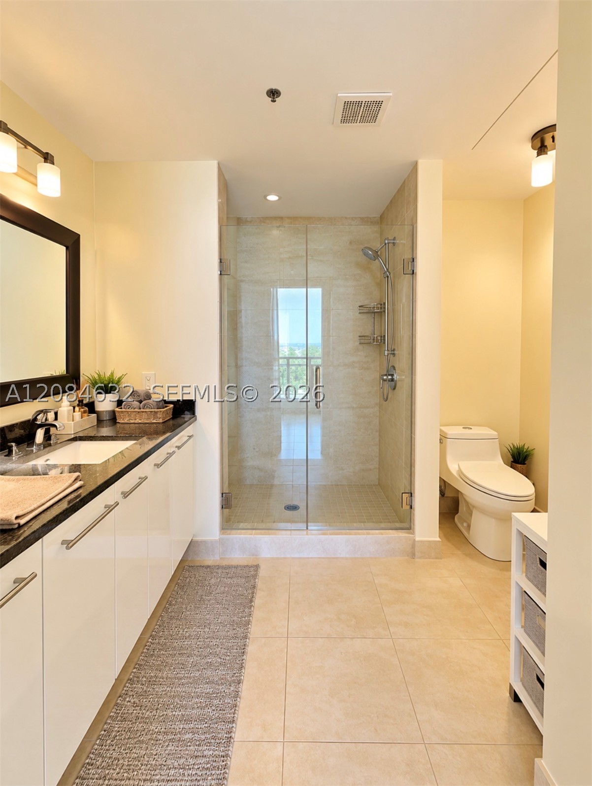 90 SW 3rd St #1403, Miami FL 33130