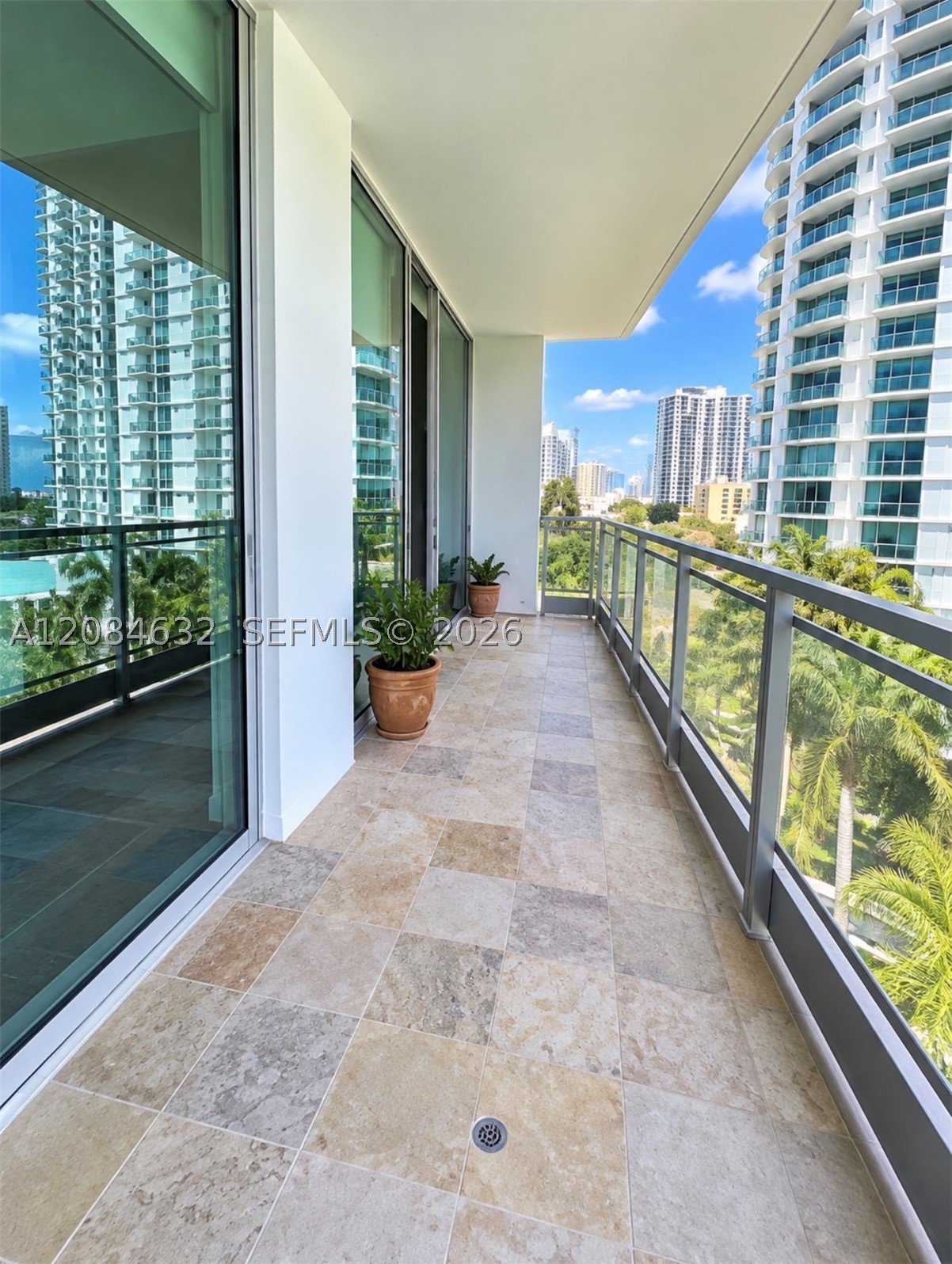 90 SW 3rd St #1403, Miami FL 33130