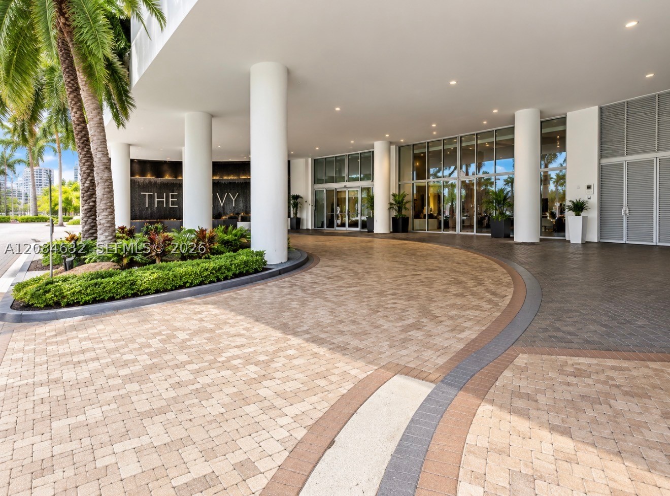 90 SW 3rd St #1403, Miami FL 33130