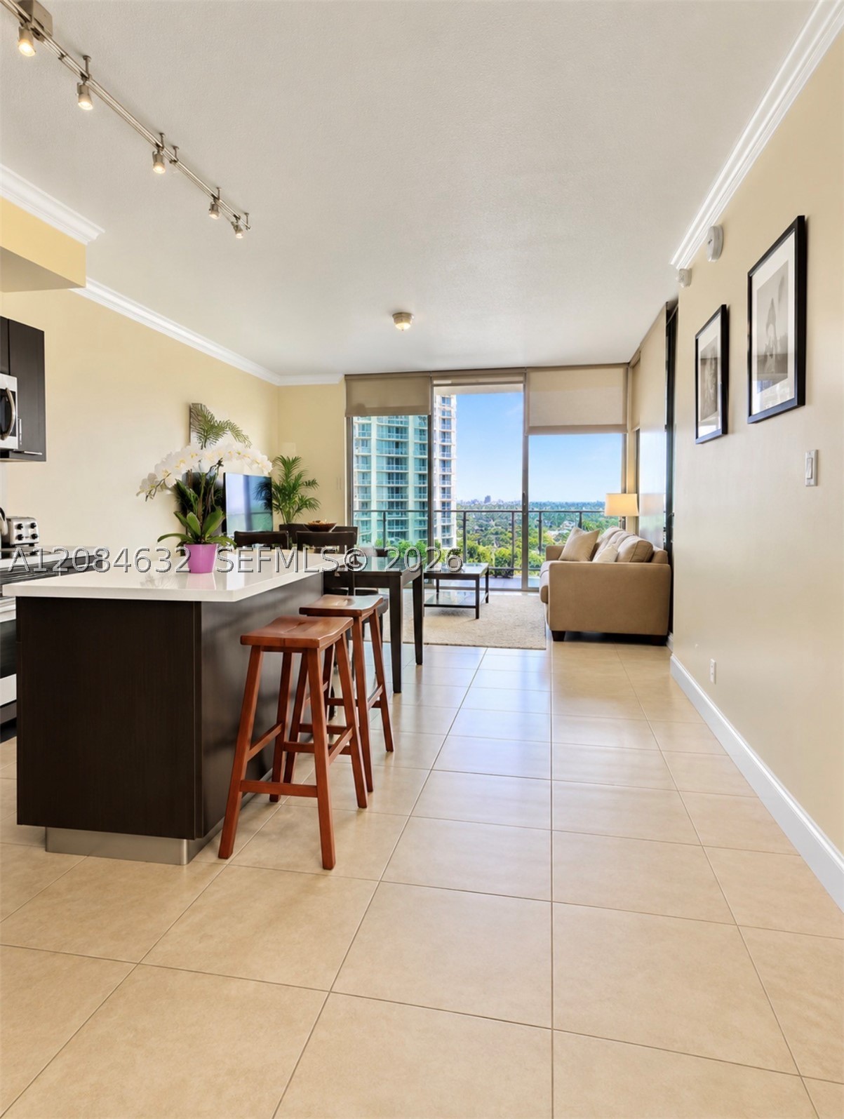 90 SW 3rd St #1403, Miami FL 33130