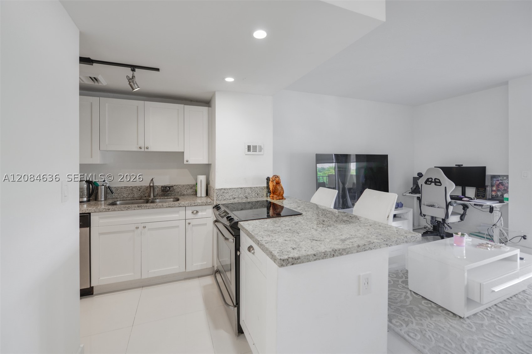 880 NE 69th St #5L, Miami FL 33138