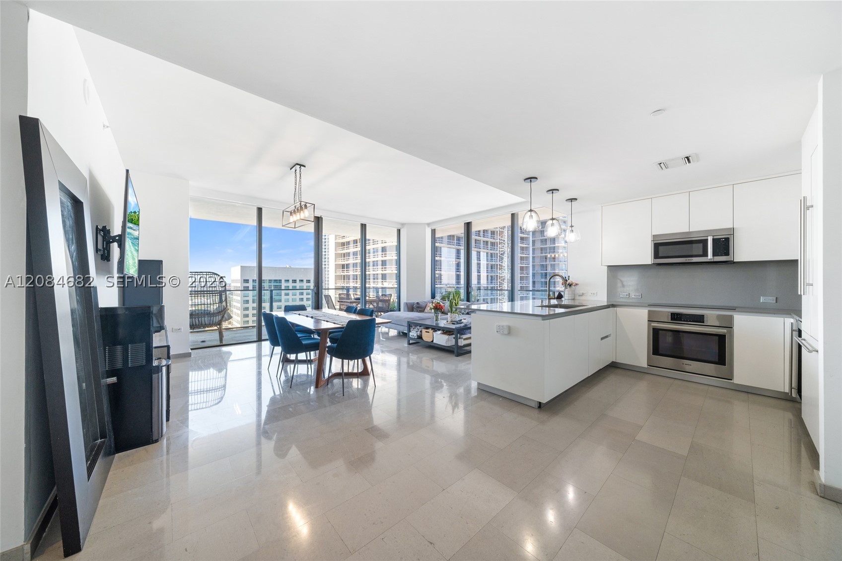 88 SW 7th St #2312, Miami FL 33130