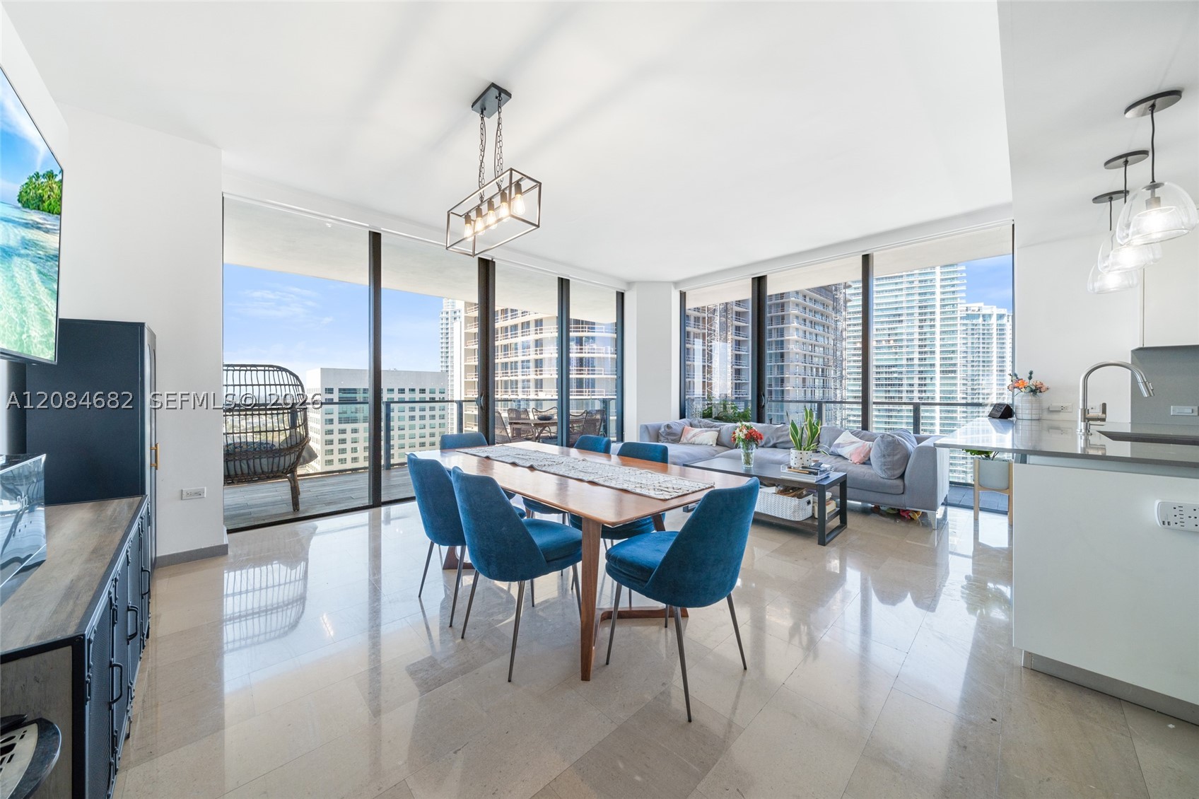 88 SW 7th St #2312, Miami FL 33130