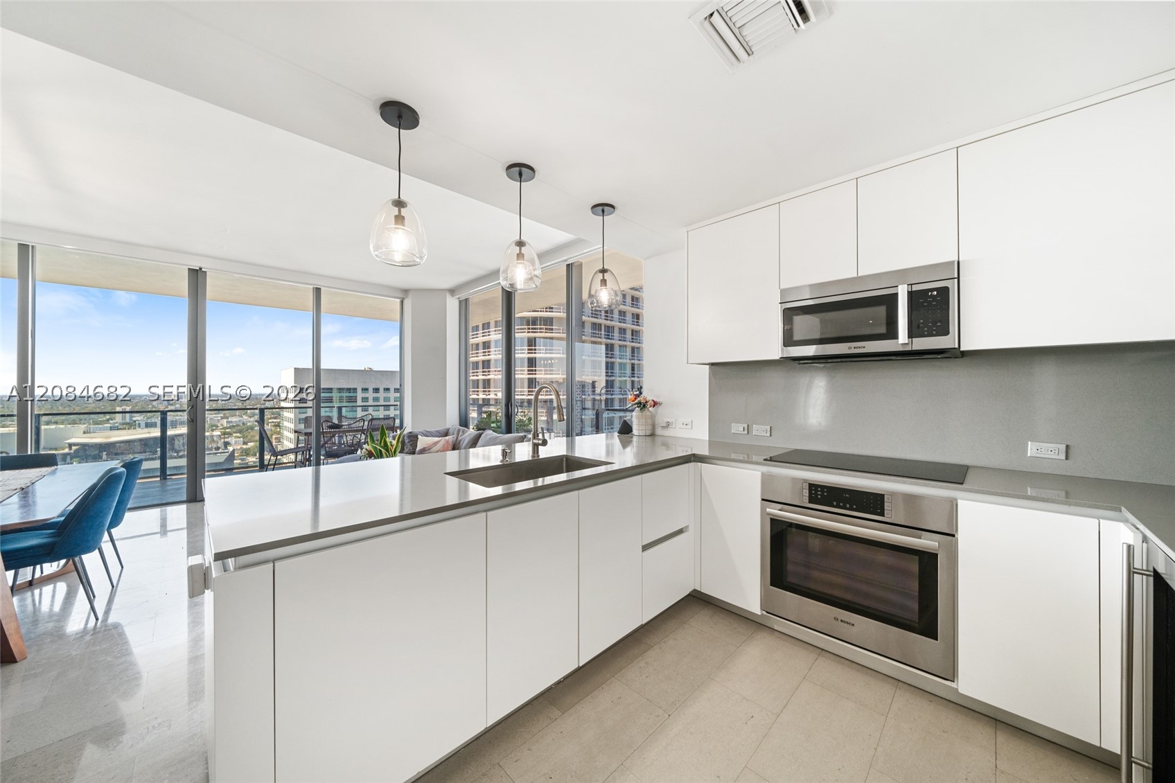 88 SW 7th St #2312, Miami FL 33130