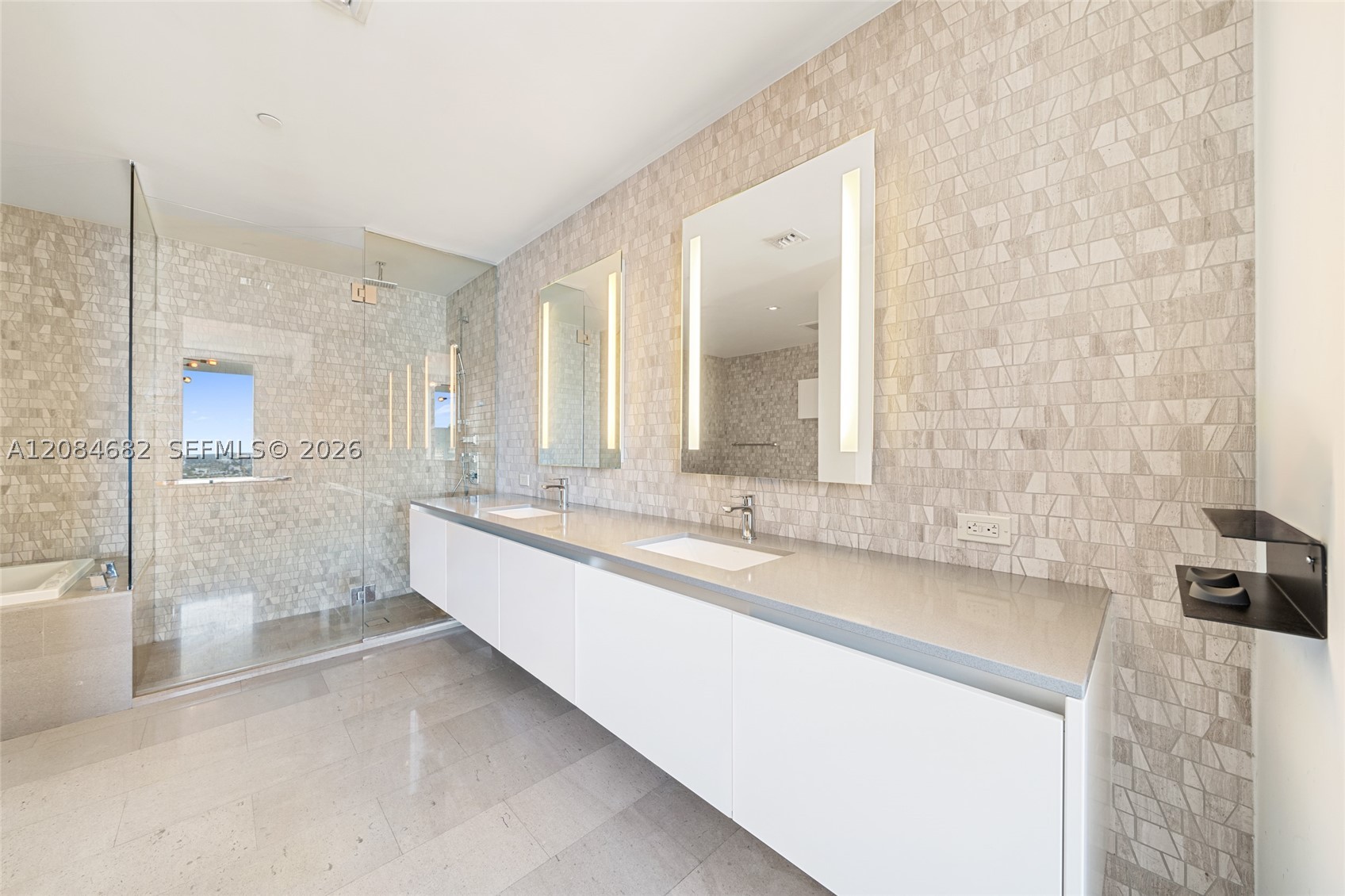 88 SW 7th St #2312, Miami FL 33130