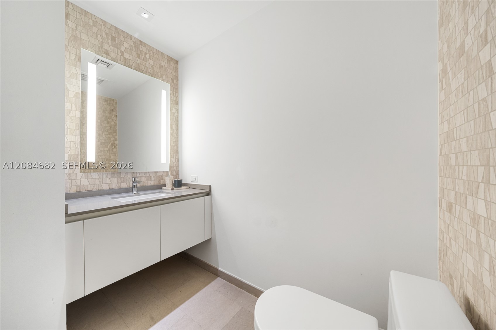 88 SW 7th St #2312, Miami FL 33130