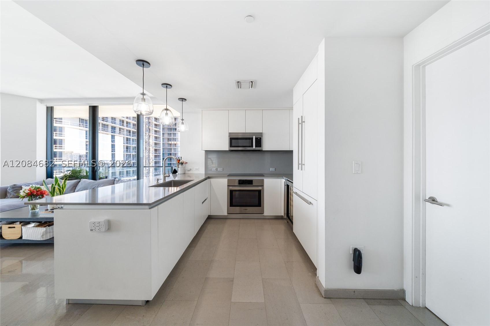 88 SW 7th St #2312, Miami FL 33130
