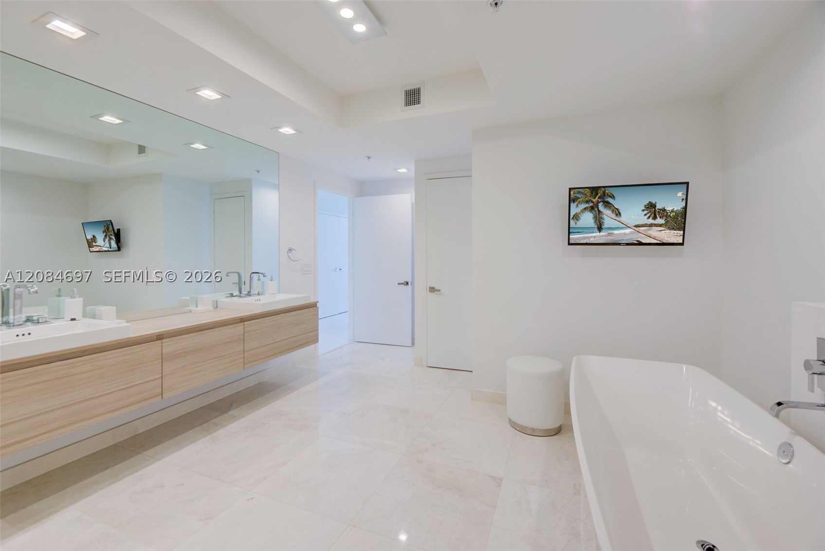 17111 SE Biscayne Blvd #1110, North Miami Beach FL 33160