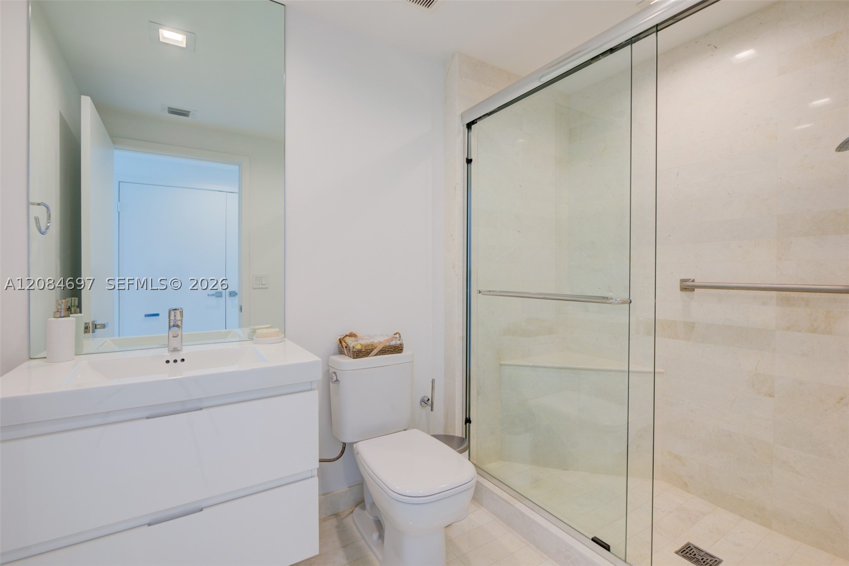17111 SE Biscayne Blvd #1110, North Miami Beach FL 33160