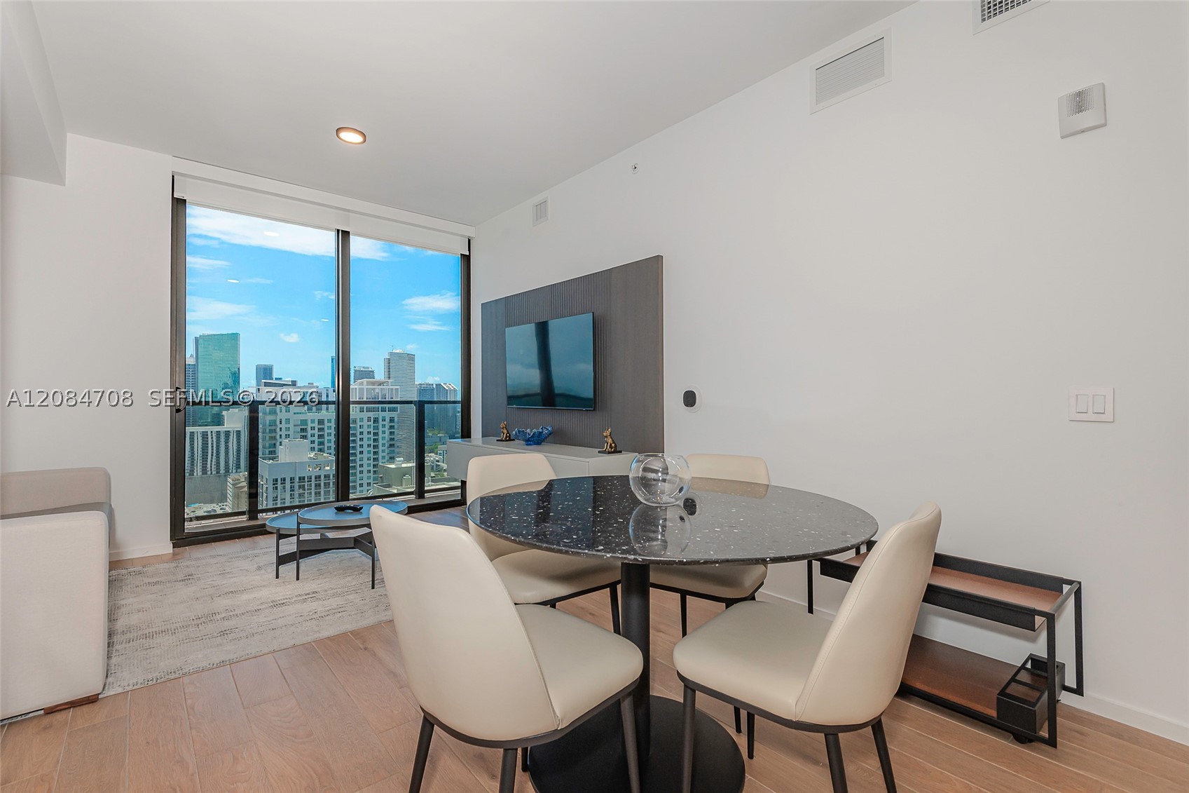 398 NE 5th St #3417, Miami FL 33132