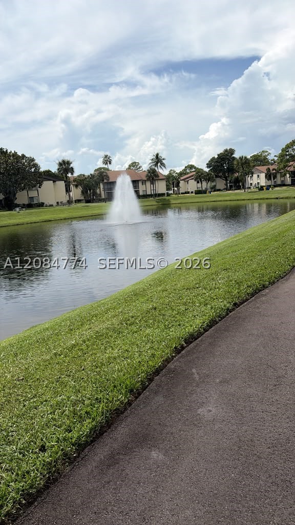 3561 Pine Tree Ct #D-2, Green Acres FL 33463