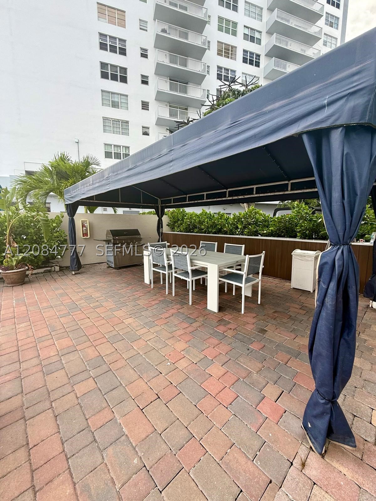 121 Golden Isles Dr #G2, Hallandale Beach FL 33009