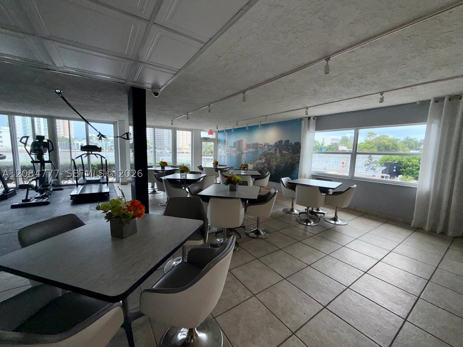 121 Golden Isles Dr #G2, Hallandale Beach FL 33009