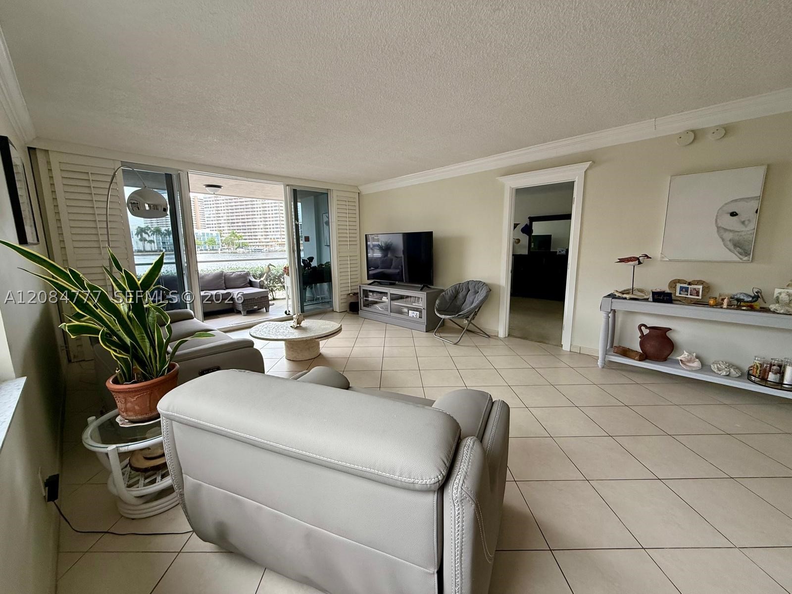 121 Golden Isles Dr #G2, Hallandale Beach FL 33009