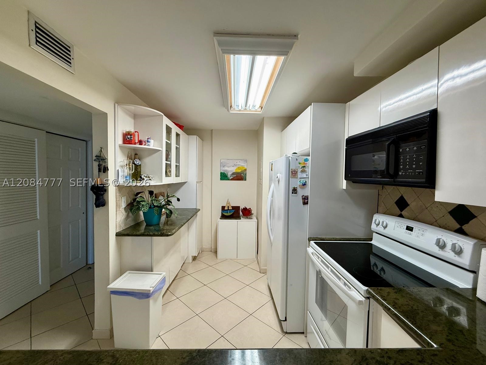 121 Golden Isles Dr #G2, Hallandale Beach FL 33009