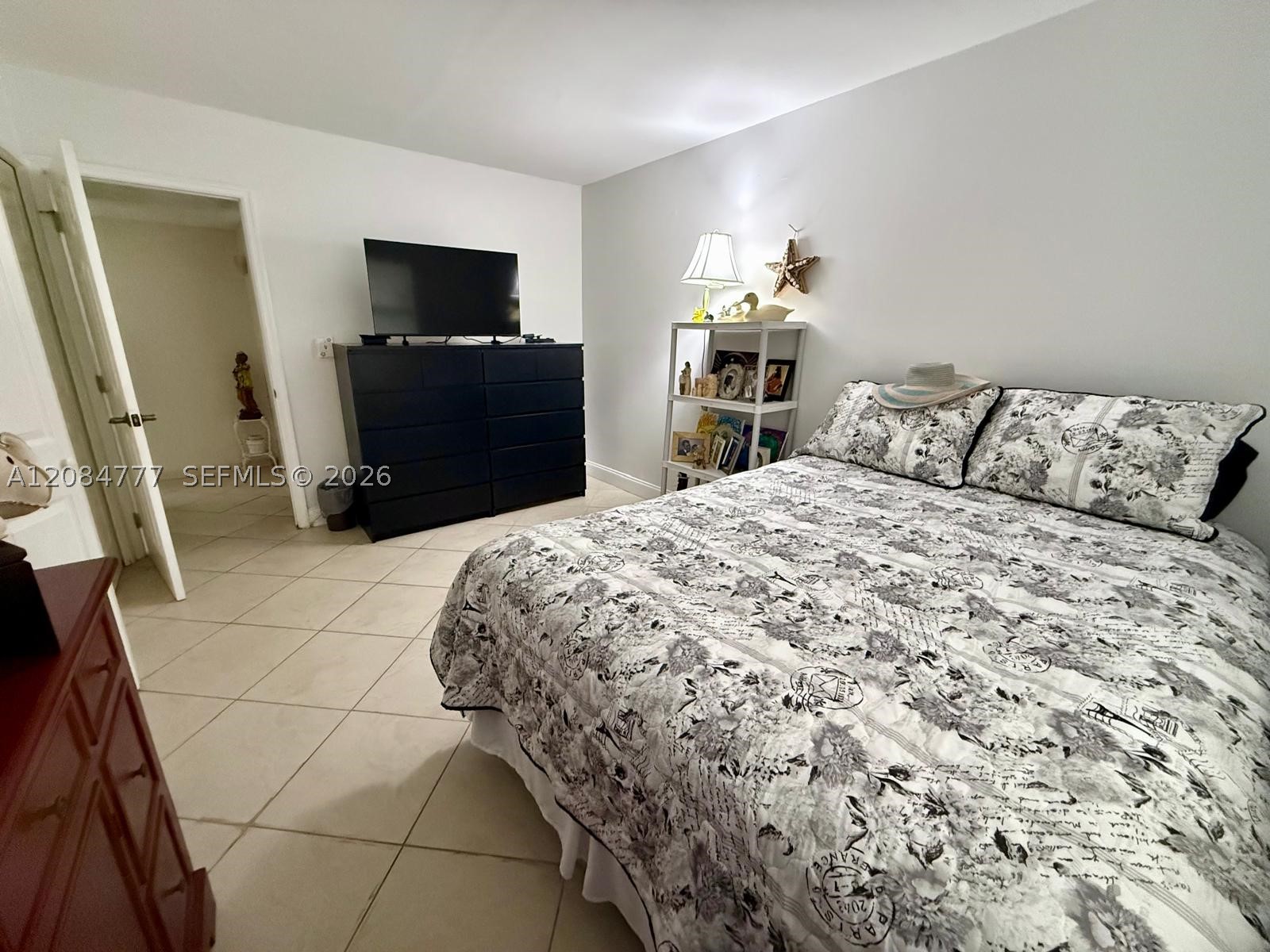 121 Golden Isles Dr #G2, Hallandale Beach FL 33009