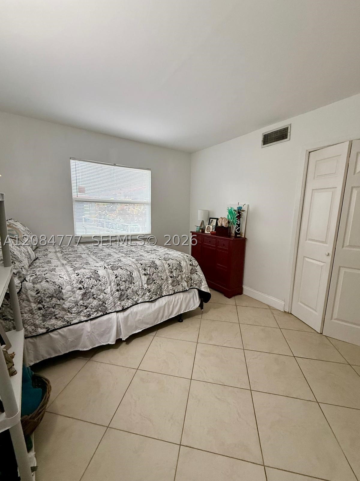121 Golden Isles Dr #G2, Hallandale Beach FL 33009