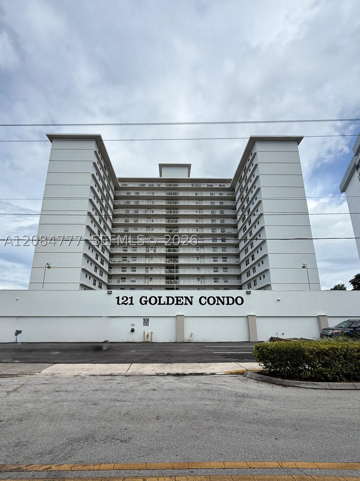 121 Golden Isles Dr #G2, Hallandale Beach FL 33009