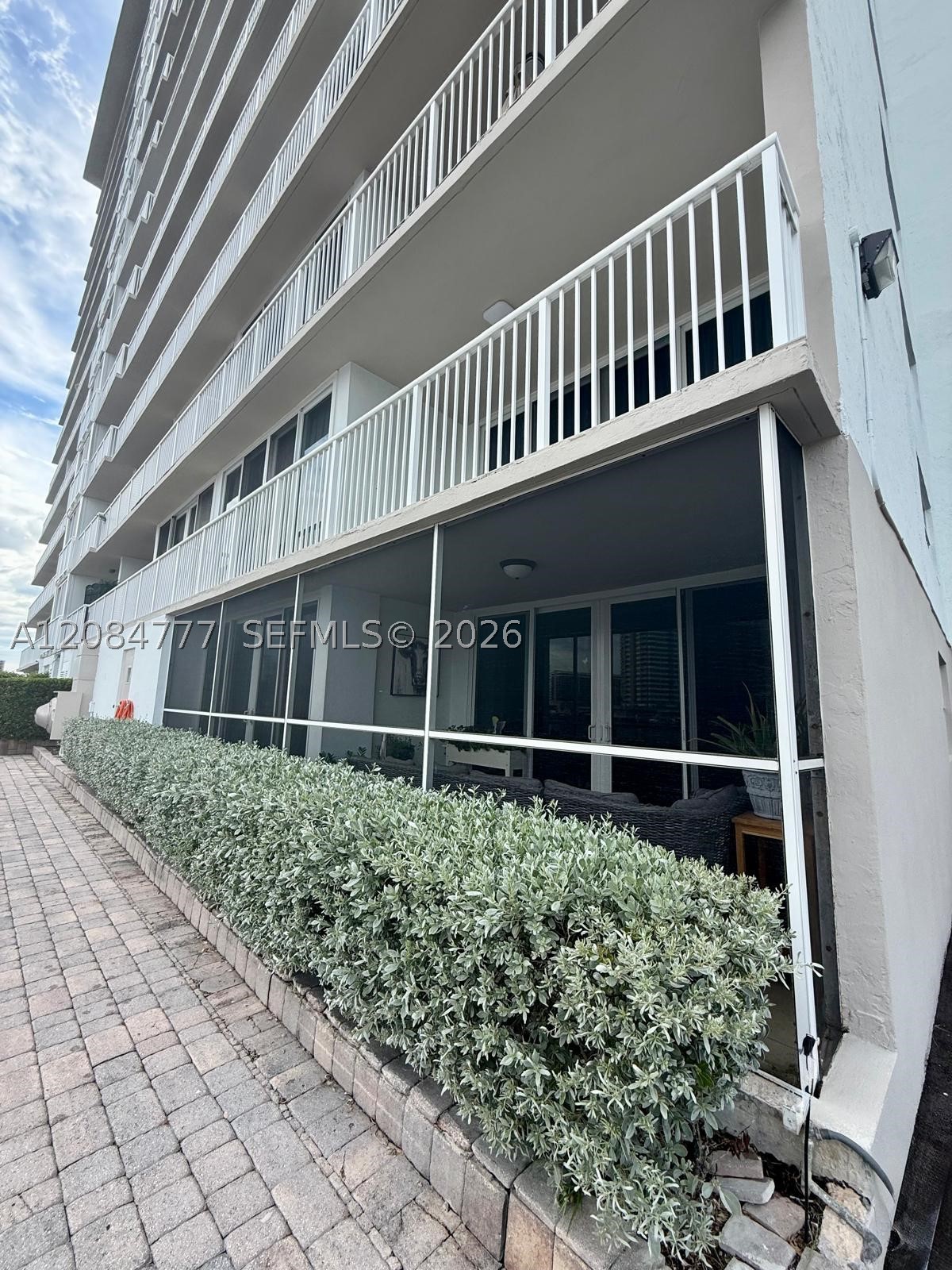 121 Golden Isles Dr #G2, Hallandale Beach FL 33009